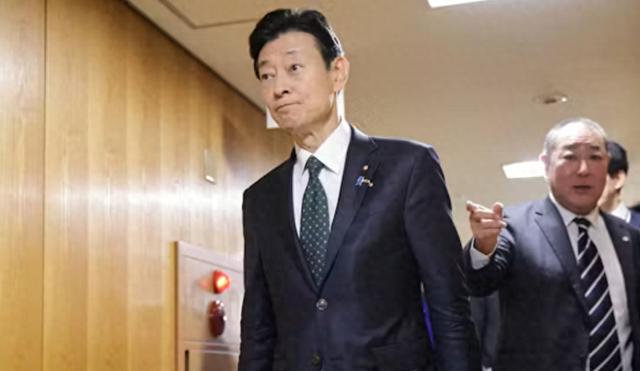 堂堂执政党核心大佬、新内阁的心腹重臣秘密访华，没等来红地毯和国宾馆，竟被当成普通