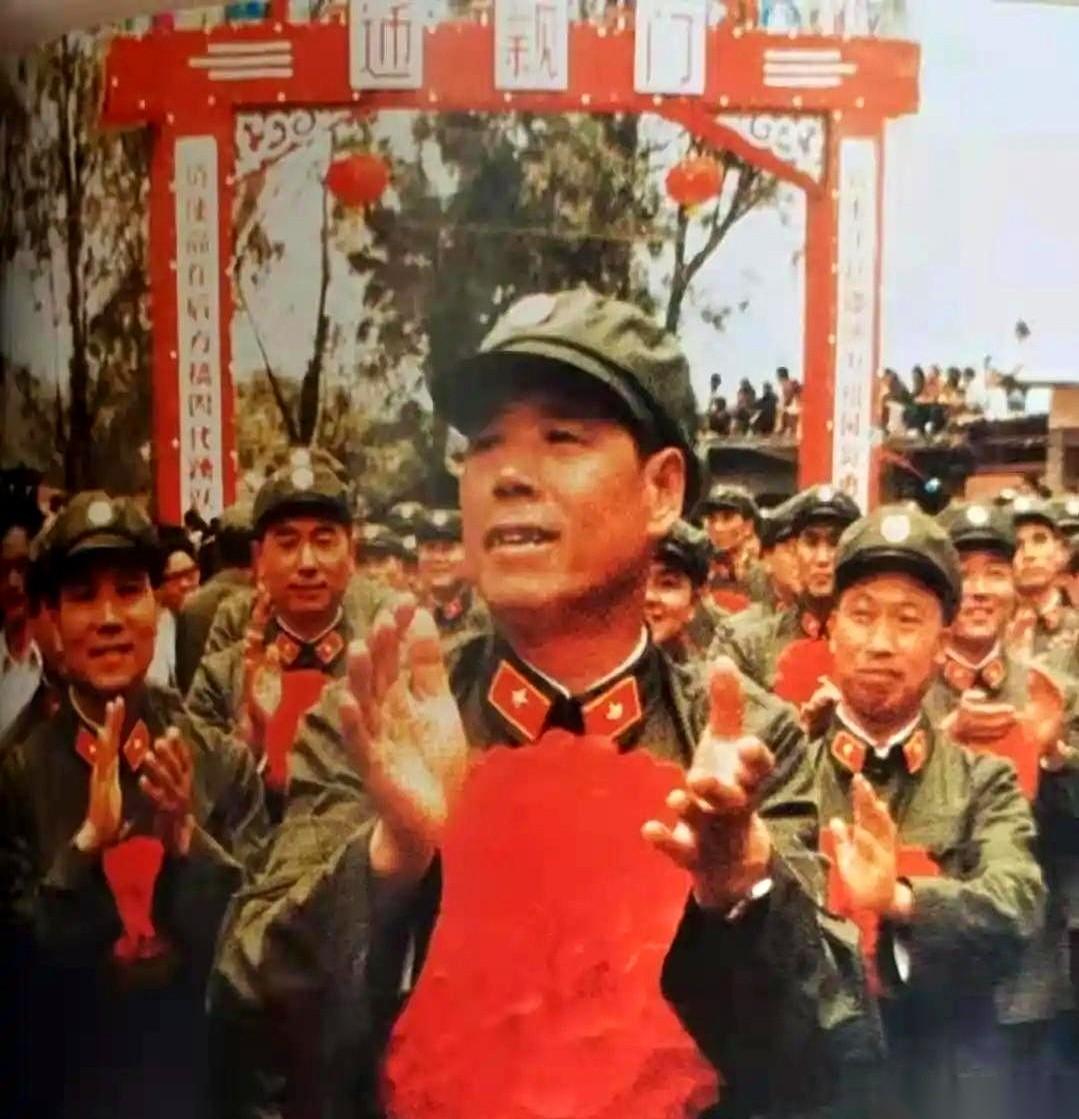 傅全有，人一介绍自己，先自嘲。他清清嗓子，对着一屋子人说：“我姓傅，永远都是‘