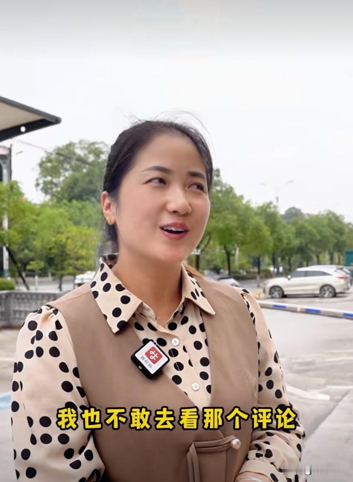 玉梅：“小区英雄”！“其实到现在，我都不太敢点开手机细看那些留言。”九月中旬