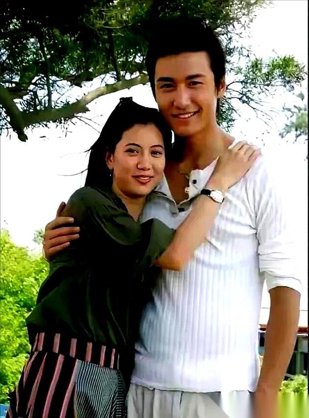 我算是知道什么叫审美断层了。刷到这张老照片，妈耶，一口气差点没上来。这才是初