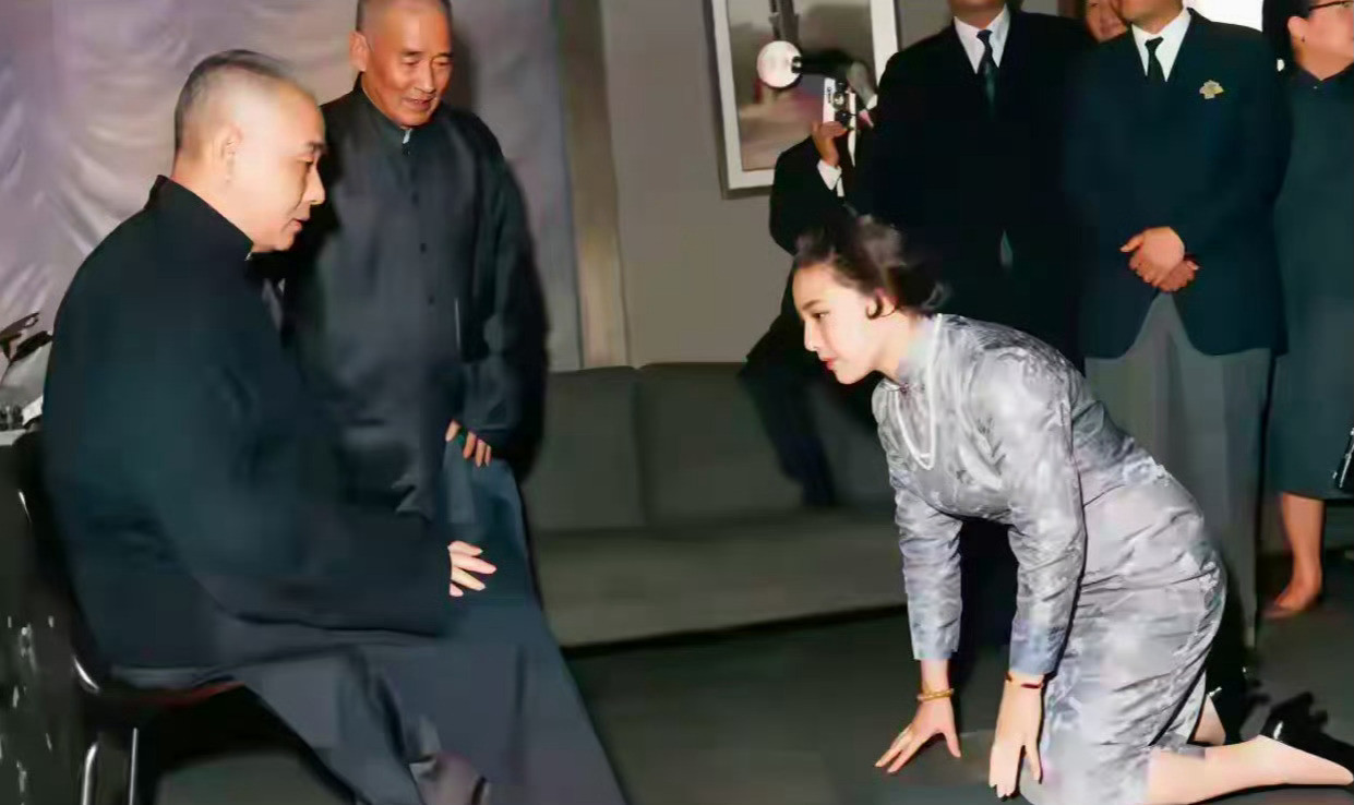 1968，张大千的四姨太徐雯波，拜马寿华为师。​​​
