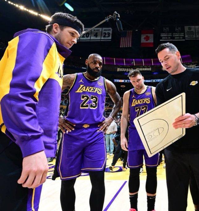 NBA最新实力榜，湖人列为联盟第三，在他前面的是雷霆队和掘金队。令人大为诧异，湖