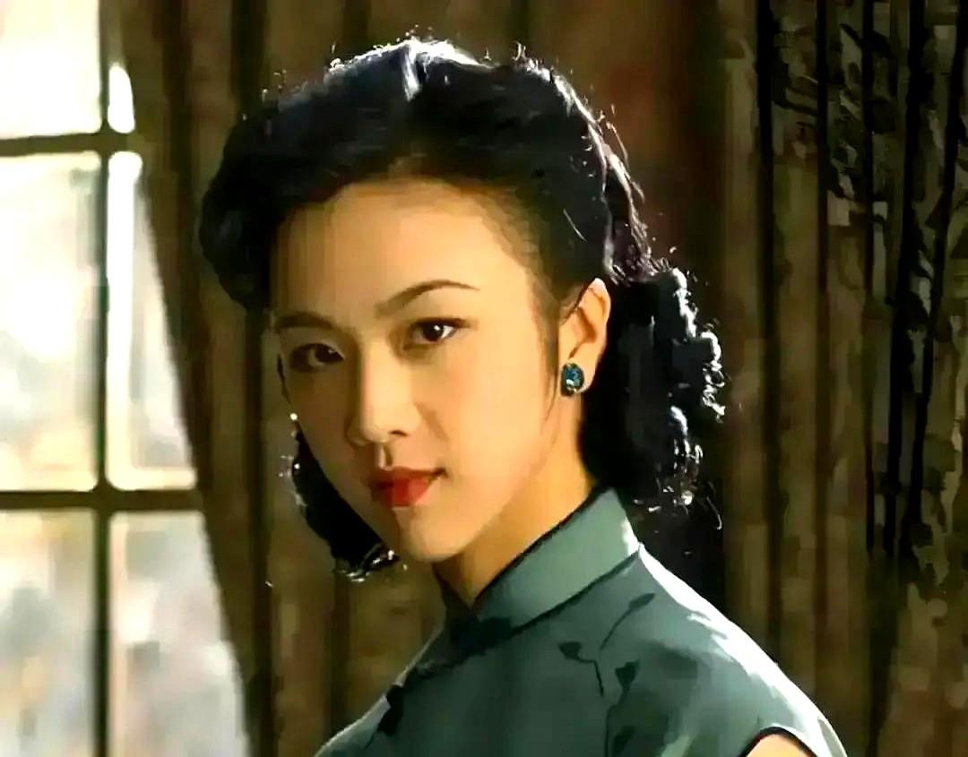 以后你看的吻戏，可能都不是真人亲的了。横店之前乱成一锅粥，一年三百多部戏，亲