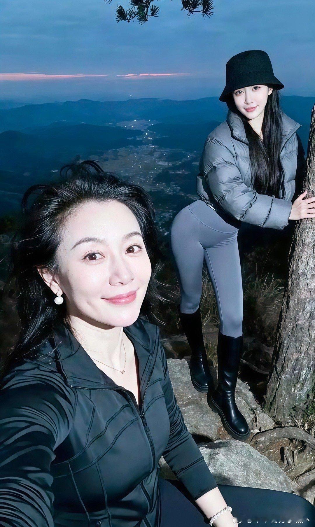 母女两人去爬山，你觉得谁是母亲谁是女儿？