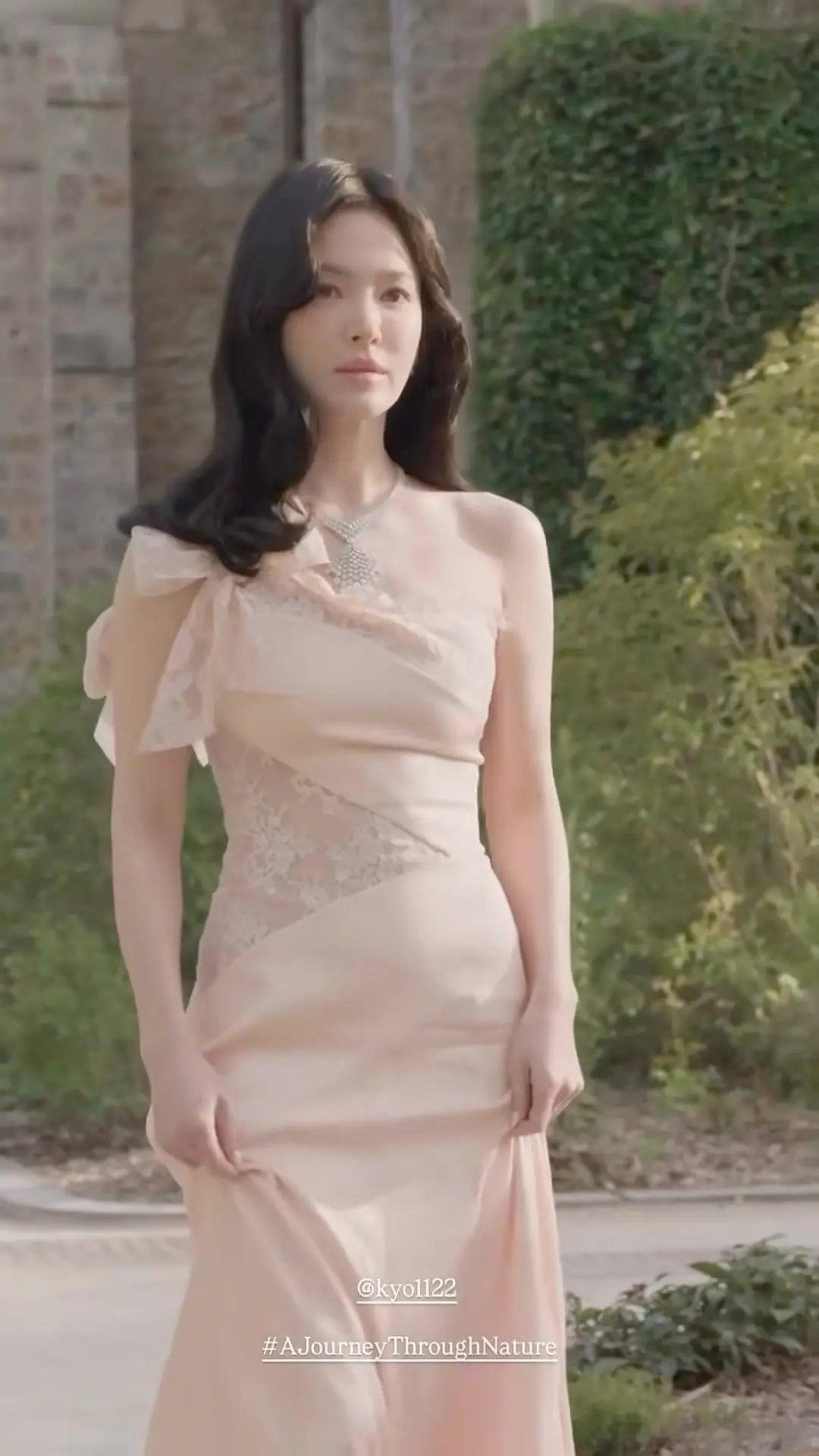 中韩法三大美人巴黎尚美活动同框，李冰冰状态太好了！苏菲玛索和宋慧乔也不错。