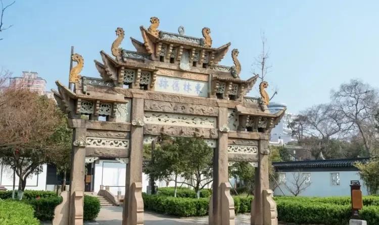 东林党，人均大富豪东林党核心成员多来自南直隶，浙江等江南地区，这里自唐宋以来便