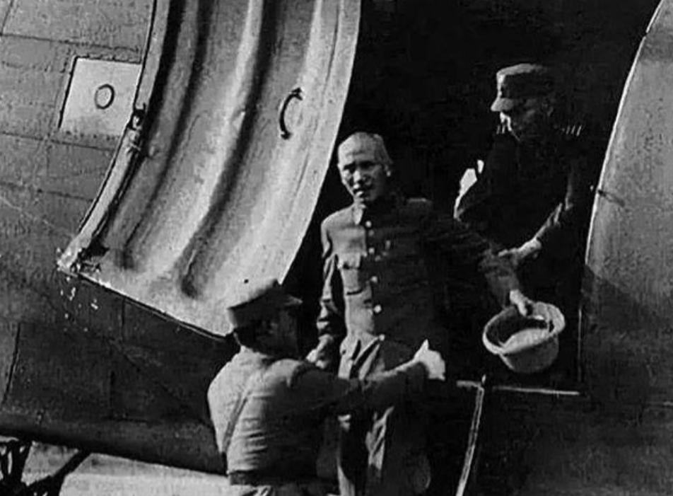 1949年宋子文夫人拒绝去台湾，蒋介石连派三次人都没劝动，她后来怎样了19