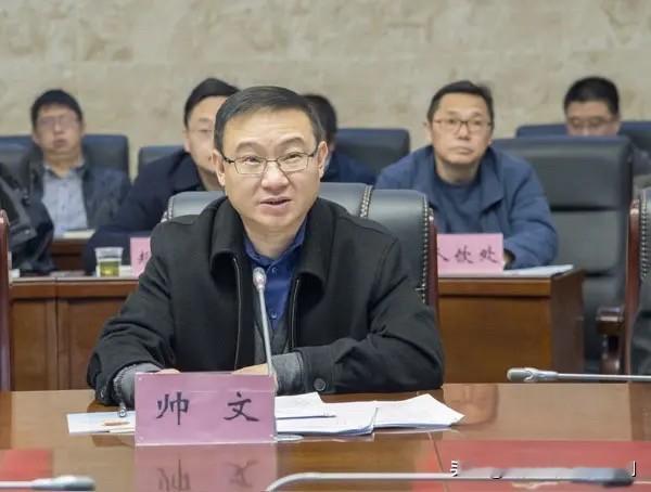 说一套做一套，这位扎根地方39年的干部被“拍打”！8月18日，贵州省纪委监委