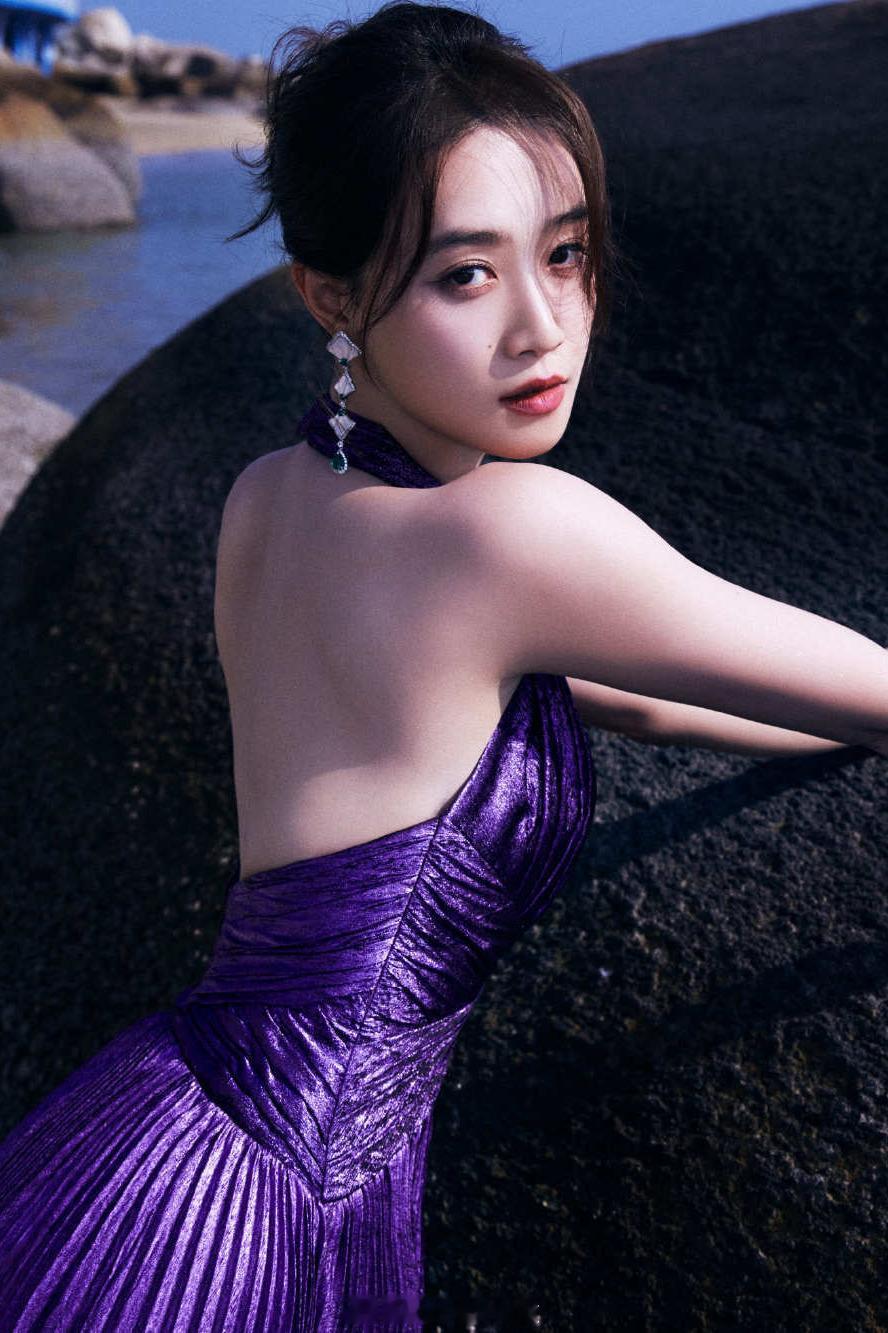 蓝盈莹红唇美背海滩大片​​​