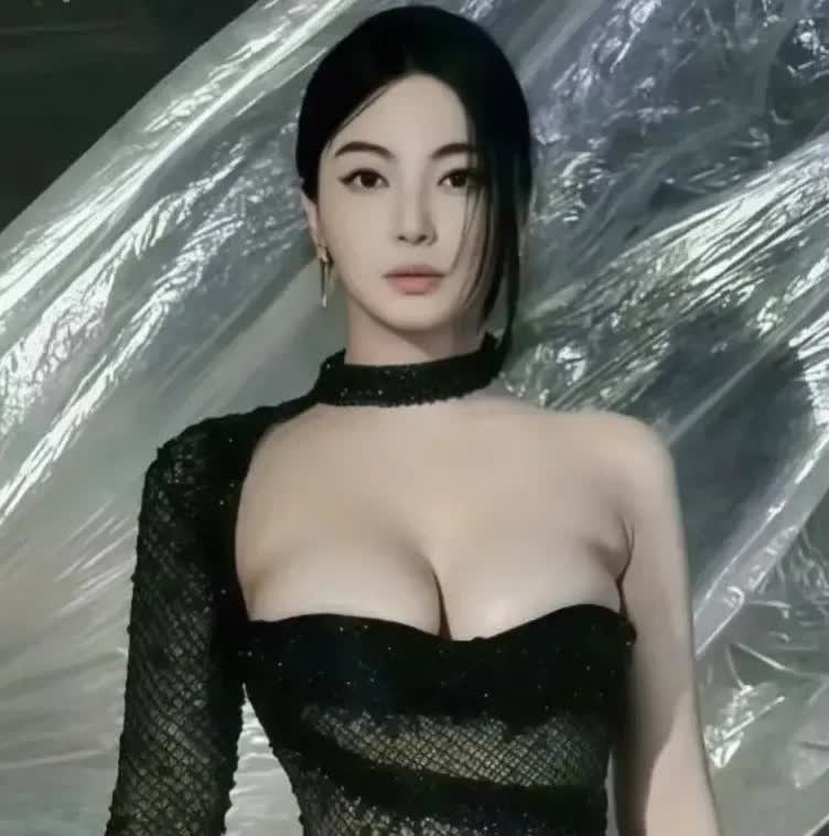 张雨绮：银幕上的璀璨星光，时尚界的优雅典范