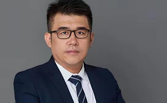 现在最难受的应该是川大的校长吧！他完全没想到自己学校特聘的研究员、博导，竟然一举