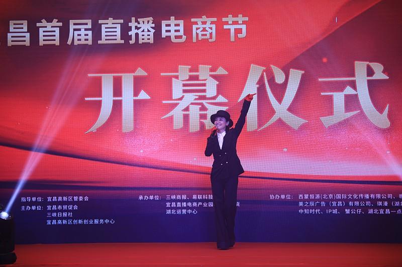 4600万粉网红签王蓉，昔日前途无量的女歌手竟给网红打工这两天有新闻曝出，网红
