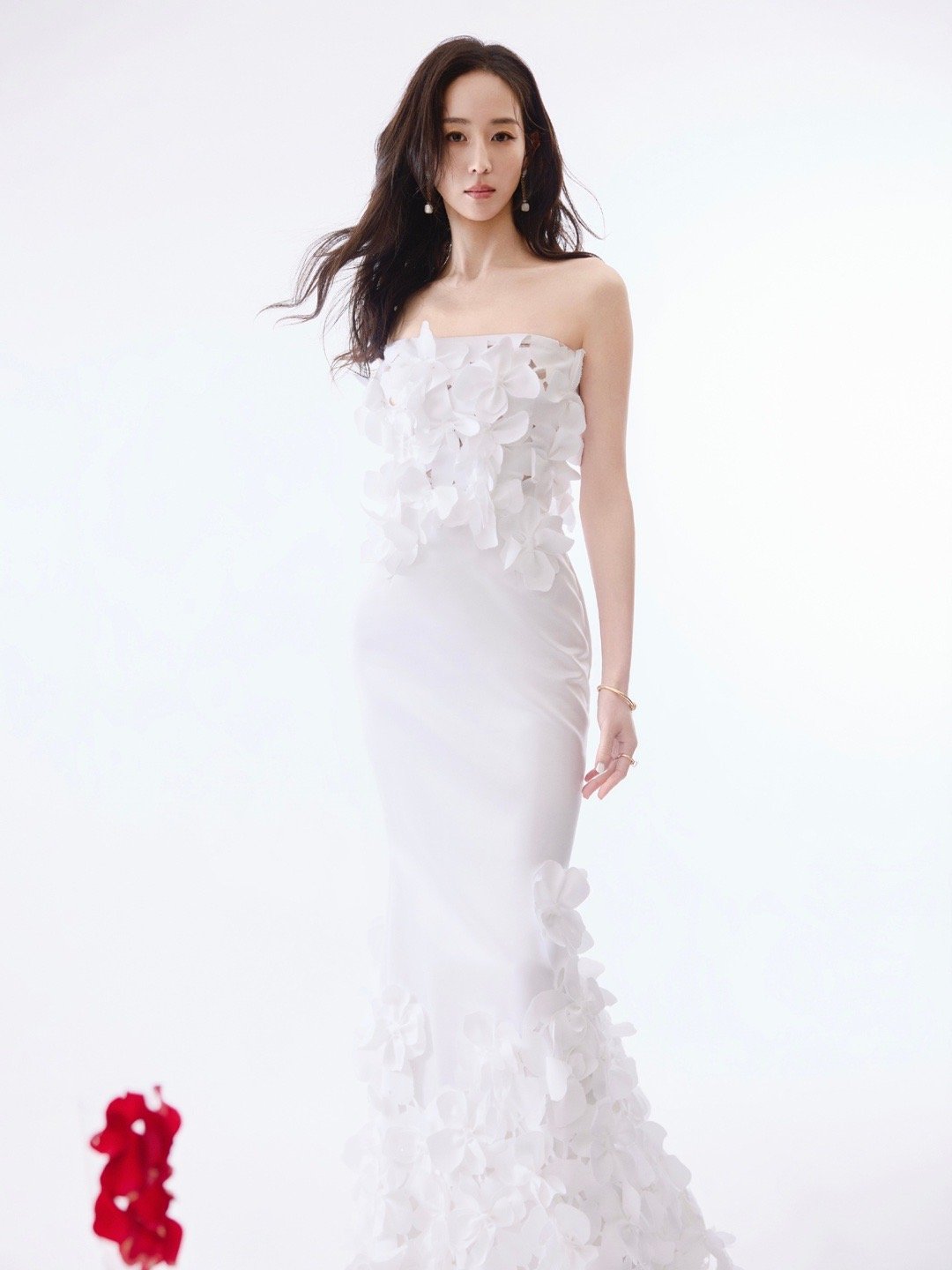 找不到张钧甯这组图的退出键在哪张钧甯这组图根本让人挪不开眼！一身白色抹胸花裙裹