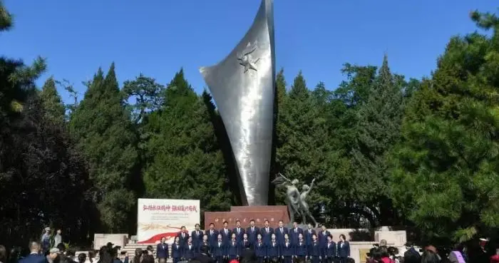 视点|纪念中国工农红军长征胜利90周年红色公益演出举行