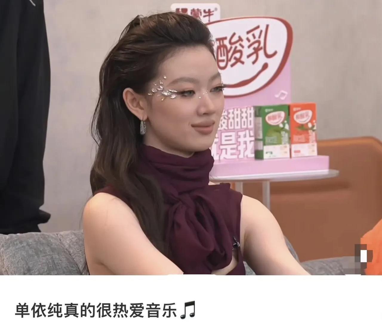 单依纯《珠玉》暗藏深意？网友猜测首秀或为实力正名，《舞娘》争议中尽显随性回头