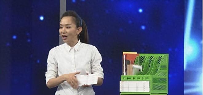 2004年王芳不顾父母的反对，嫁给大自己15岁的教授，但让王芳没想到的是从怀孕到