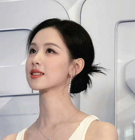 陈都灵品牌活动，怼脸直拍来了，今天女神又轻轻松松美到我了。