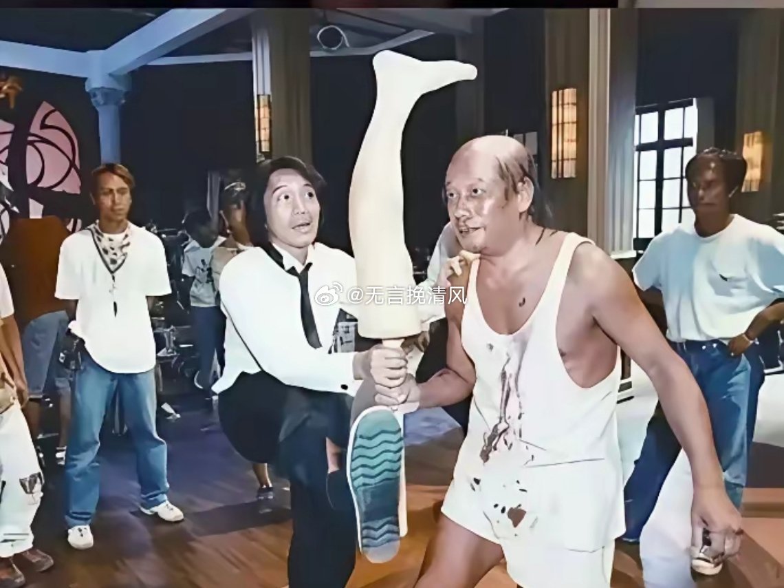 演员真是好当啊，踢个脚，都需要用到替身。