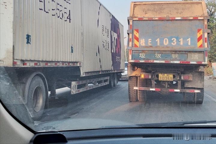 为啥很多人都不推荐小排量汽车，其实很多人不懂，这种小排量在市区用车确实体验不出来