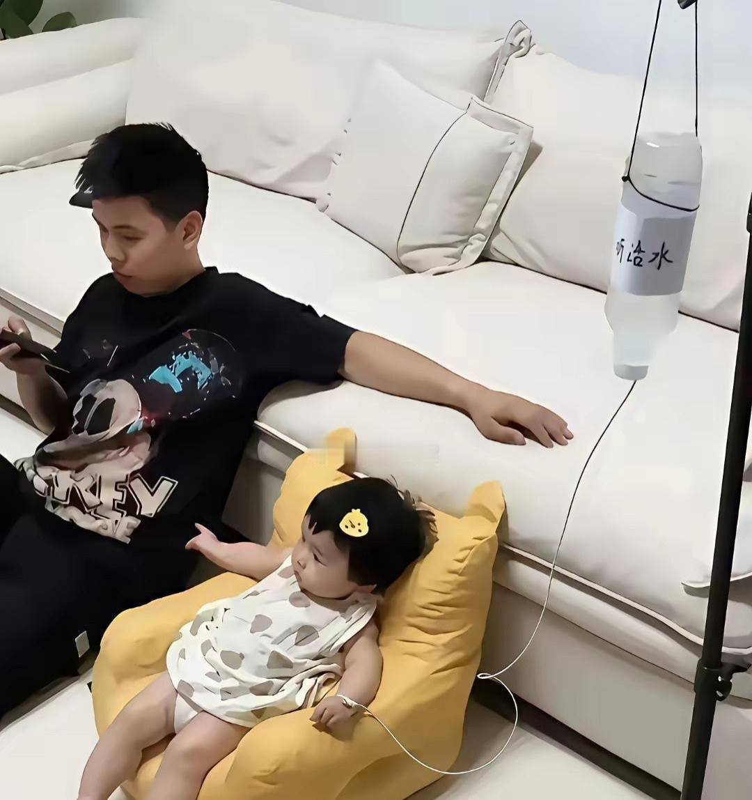 只有爸⁠爸能想出这招，小孩⁠⁠也太⁠配‏⁠合了。