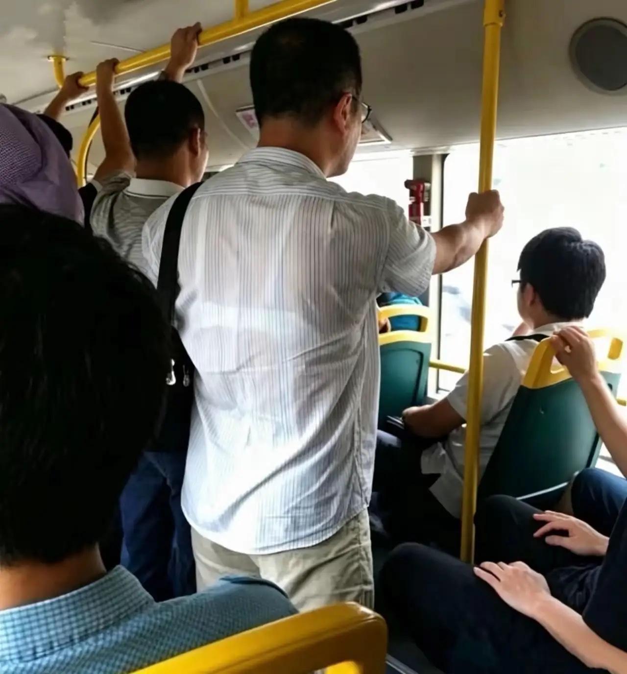 要不是我仔细看半天真的会误会