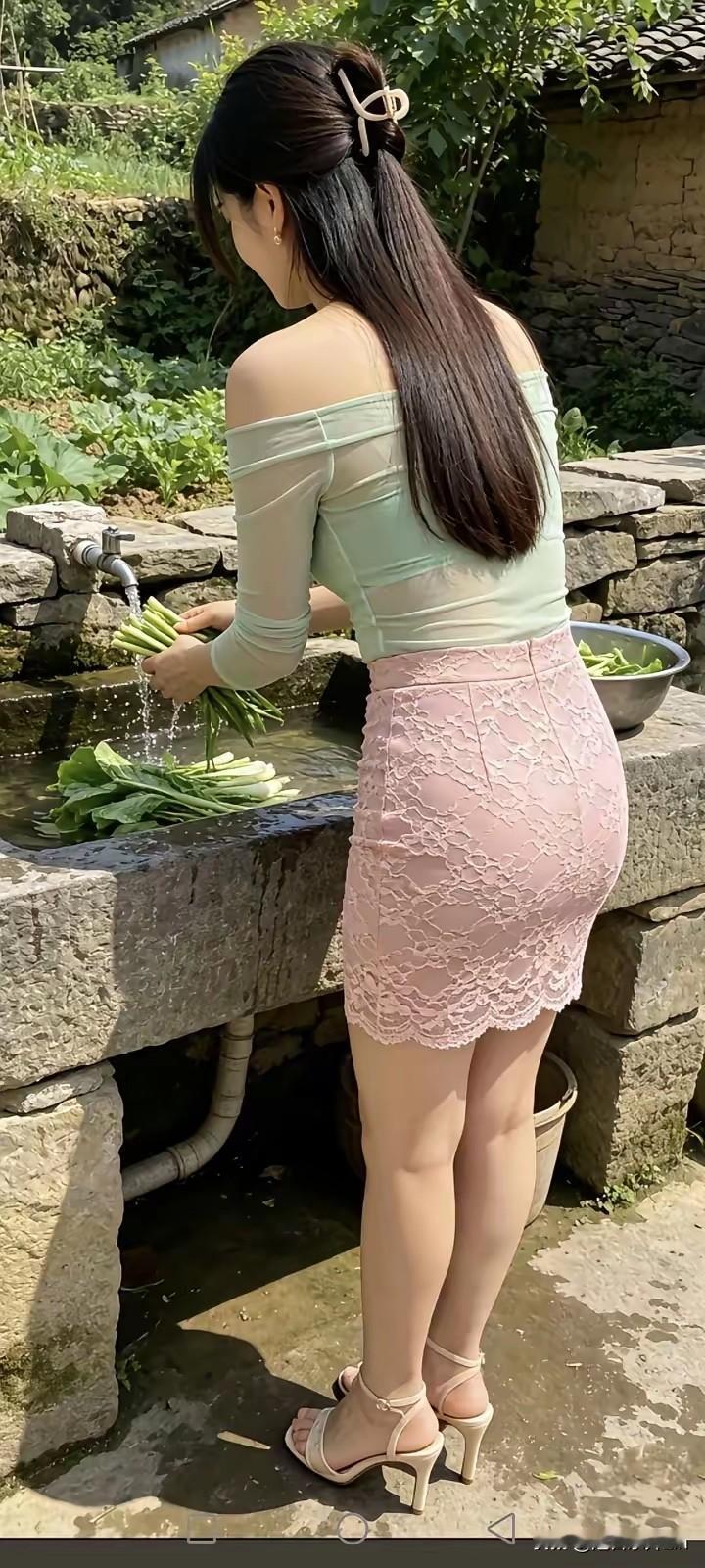 勤劳朴实农家女，持家有道令人赞，善良温柔又贤惠，身材匀称淑女范。农村气