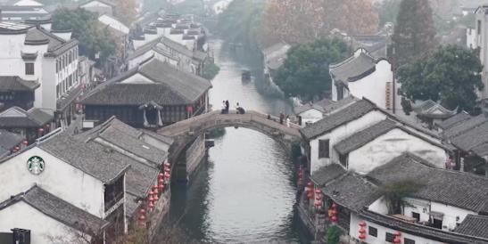 有没有想过，你耗尽调休、抢溢价机票、挤破头订酒店，奔赴千里，结果发现：走遍全国，