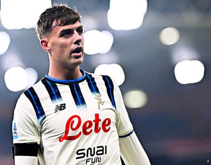 全尤文：24岁的小马尔蒂尼可能成为一月科莫利转会窗口的引援目标之一，小马尔蒂尼被