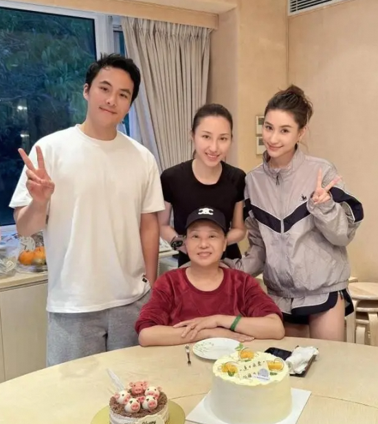 何超莲34岁生日豪宅庆生穿搭洋气美出新高度