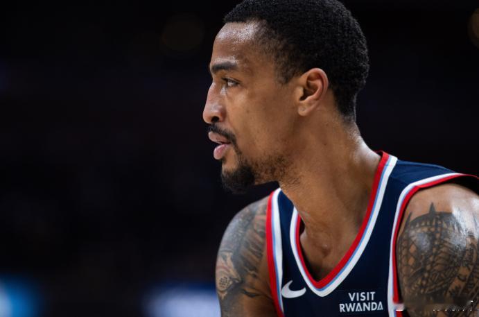 NBA常规赛收官战，快船115-110战胜勇士。赛后泰伦·卢接受了媒体采访。记者