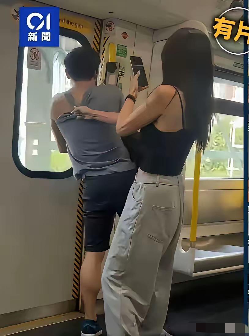 9月27日午后，港铁东铁线爆发一场闹剧。一名女子单凭个人猜疑，高声指控男子偷拍，