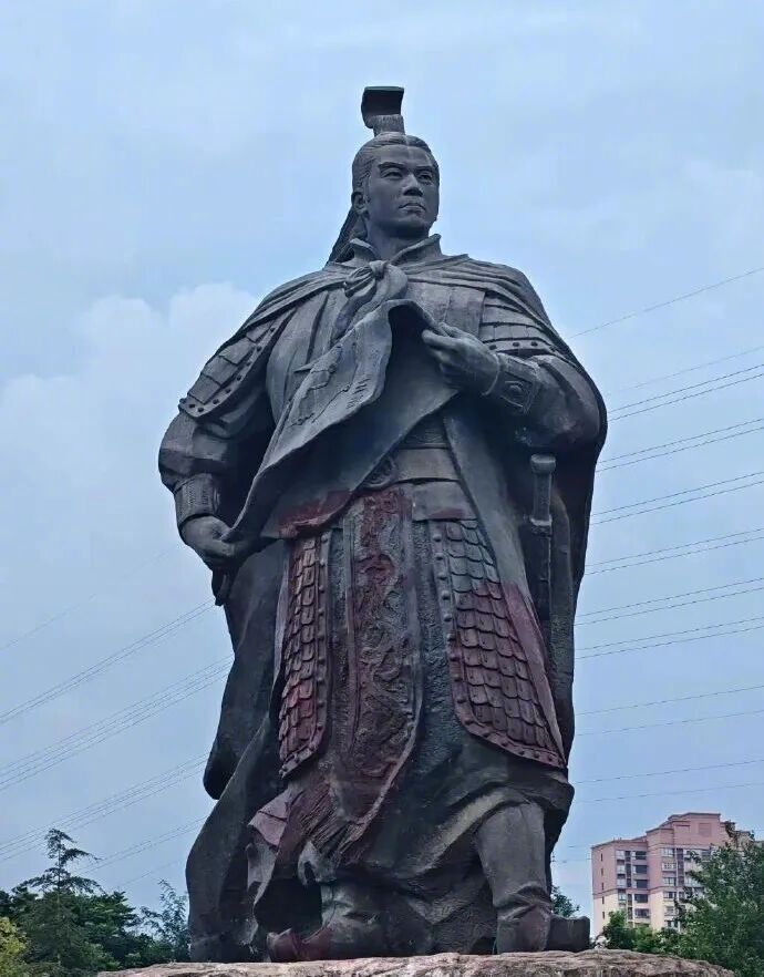 #周瑜雕像被泼红漆嫌疑人到案#【官方通报：泼红漆属实，嫌疑人到案】#安徽庐江通报