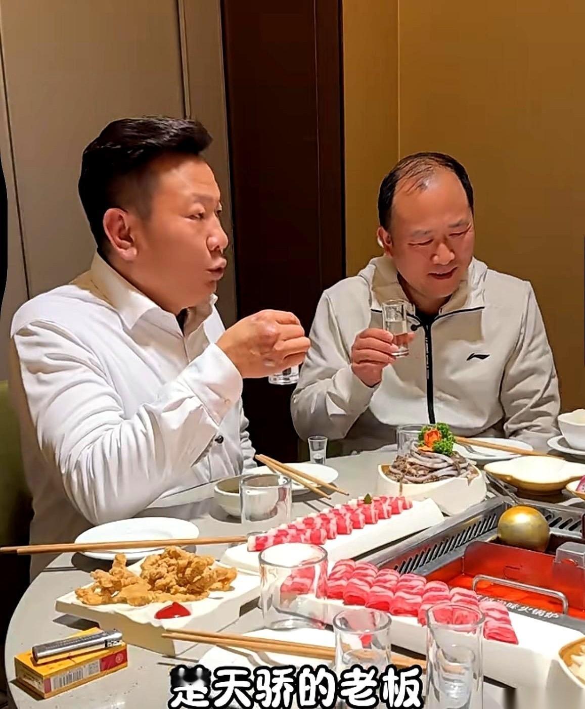 刷到一个老板的视频，说自己负债两千多万。我手顿了一下，这人我认识。几年前，他