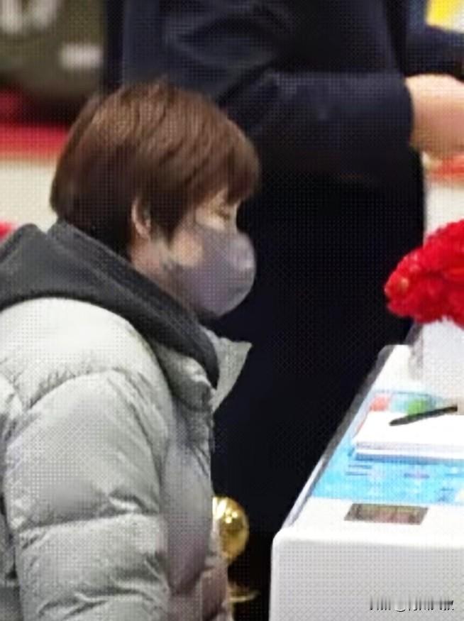 蒯曼太可爱了，怪不得每次见她打球，都是元气满满，原来是特能睡！今天去海口登机