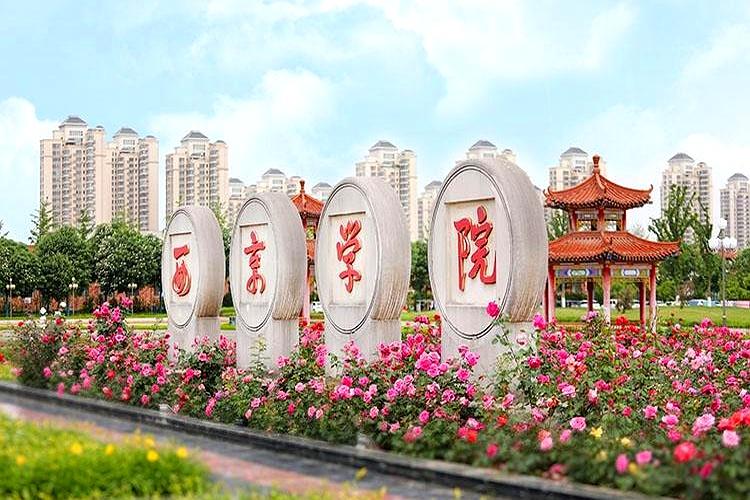 掏空家里十几万供个大学生，要是选错学校连个水花都听不到，这事搁谁身上不崩溃？最
