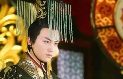 公元前51年，大汉麒麟阁挂出十一幅功臣画像，排第一的那个人已经死了整整十七年。他