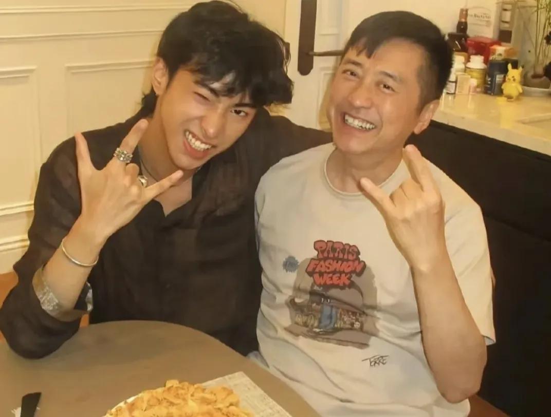 虎父无犬子，伊能静儿子恩利和女网红拍视频，被骂太辣眼睛后删除伊能静的儿子恩利