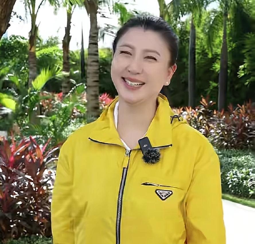 闫学晶要是能好好解释下的话，本来还是可以挽回口碑的。毕竟阶层不同，消费观念肯