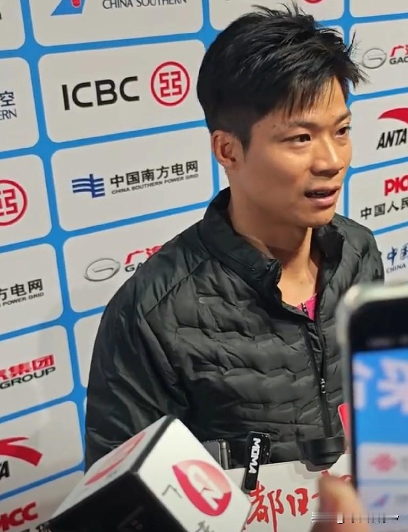 苏炳添无缘4×100米接力奖牌！赛后采访他却这样说，令人泪目！苏炳添：“我要