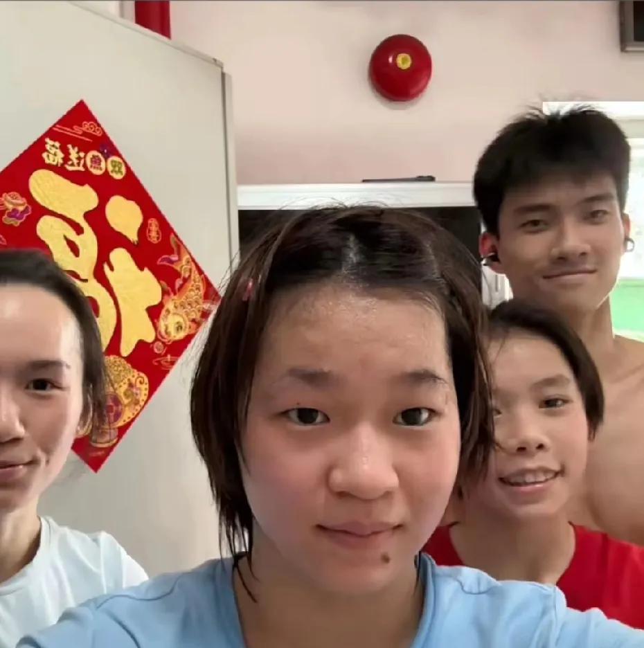 全红婵更新训练照，挥汗如雨，后背都打湿了。肉眼可见瘦了！大骨架易胖体质要减肥真的