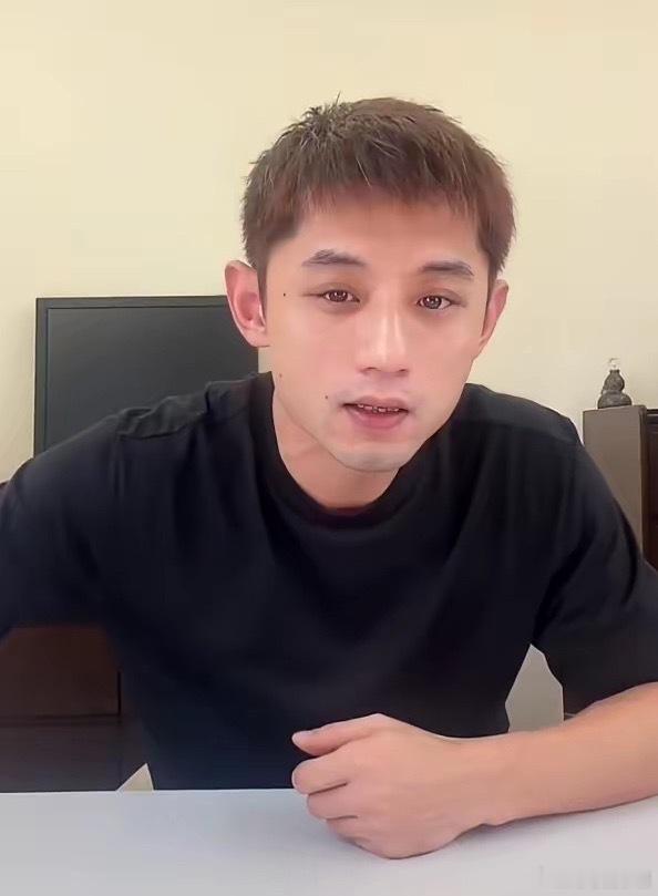 张继科疑似回应刘丁硕张继科劝大家少接触刘丁硕刘丁硕直播里那段话，大家都在猜说的是