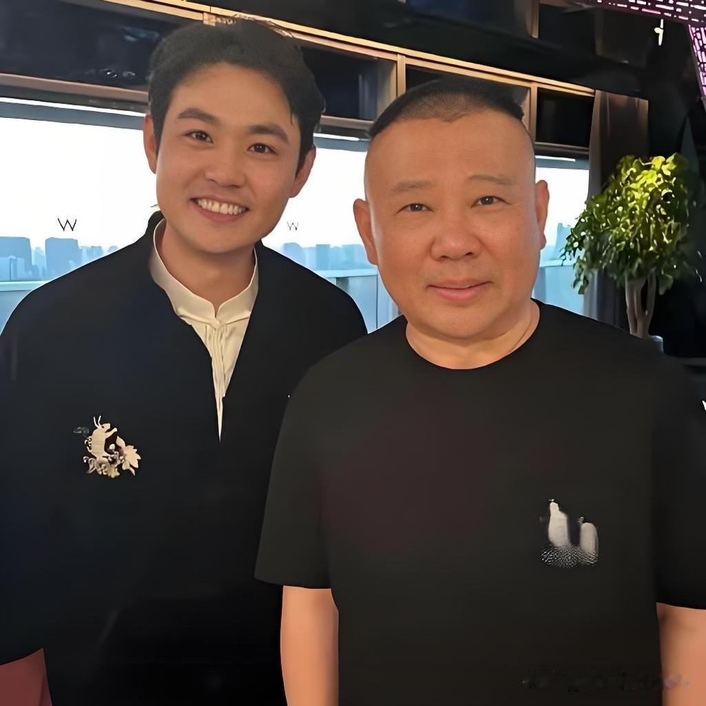 玉浩与卢鑫裂对，为啥不去投奔师叔郭德纲？本月1日，玉浩导演并领衔主演互动式舞台