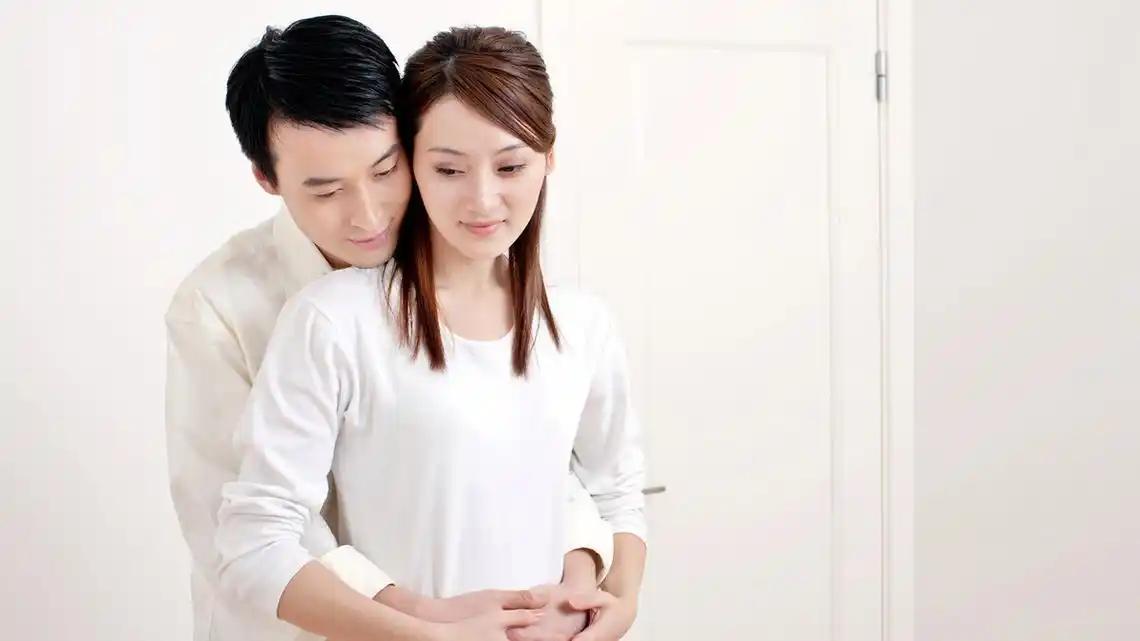 突然释怀瞬间。1，老婆旅游去了，晚上约了哥们，准备去喝两杯，顺便捏个脚。刚出小