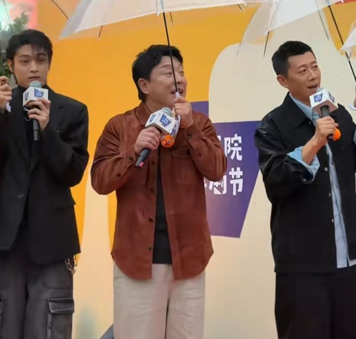 德云社秦霄贤亮相青岛里院喜剧节！9月19日由黄勃、黄晓明、黄子韬、范丞丞发起的