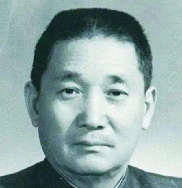 1969年张治中去世后，周总理找到其子女：毛主席让我问你们两件事1969年，