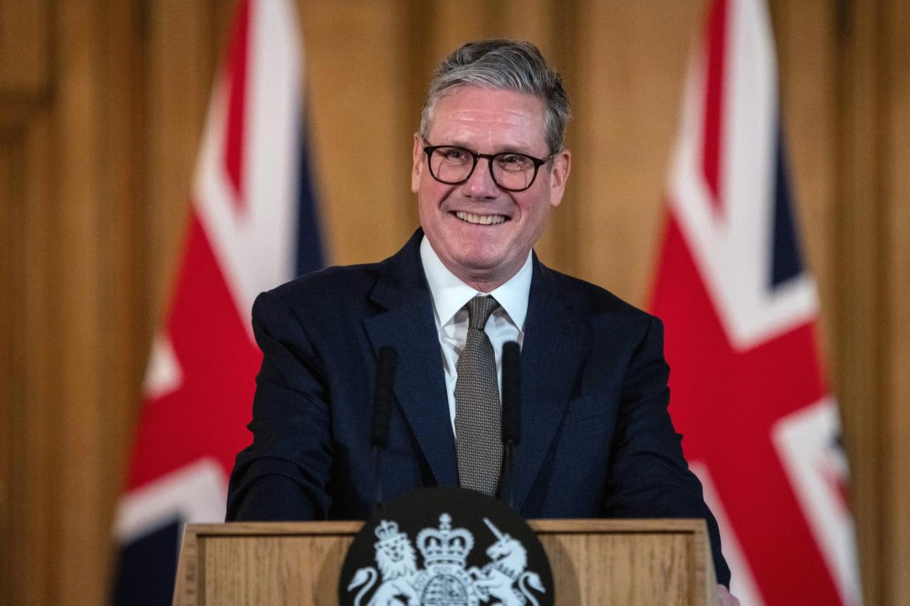 意料之外！ 英国首相竟然承认了！ 7月25日，英国新首相斯塔默突然公开表