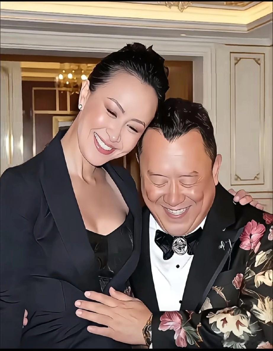 这两个人在一起就对了刘嘉玲因一通电话卷入风波，历经磨难终显坚韧，岁月沉淀出的原