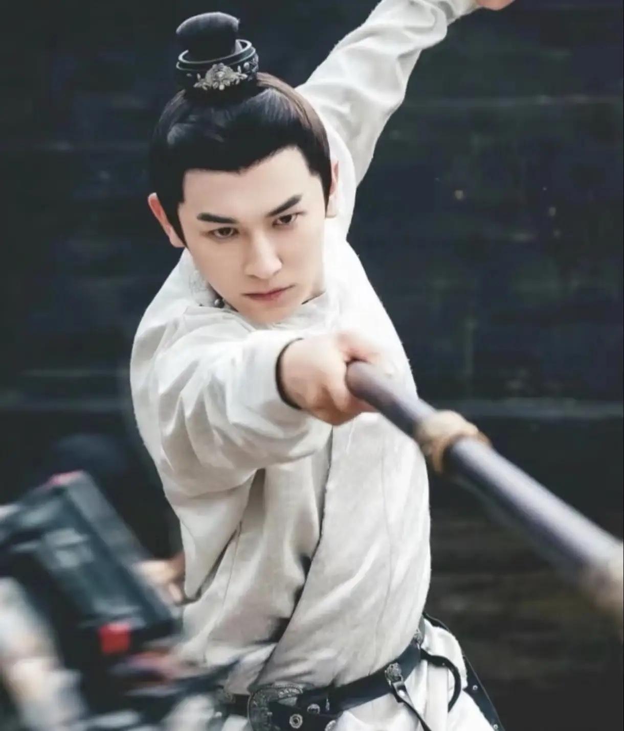 杨旭文估计今晚睡不着了，不是因为《唐诡》热度破万，也不是因为观众夸他长得帅，而是