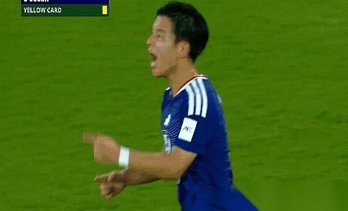 真给我看乐了。日本队那哥们儿，气冲冲的，那小身板挺得笔直，真以为自己是漫画主角