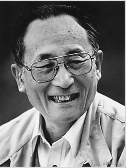 他曾任抚顺市委书记，辽宁省委书记。1930年出生，辽宁新民人，1949年参加革命